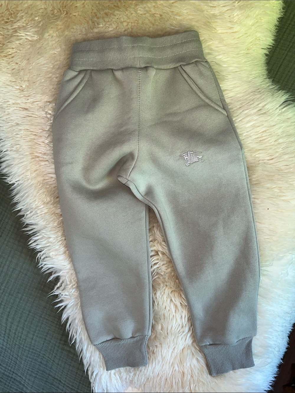 Burberry Toddler Beige sweatpants Like-new condition 4T 92-104